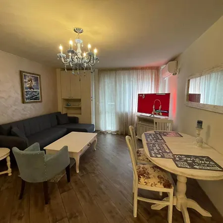 Central Apartment Varna Lägenhet